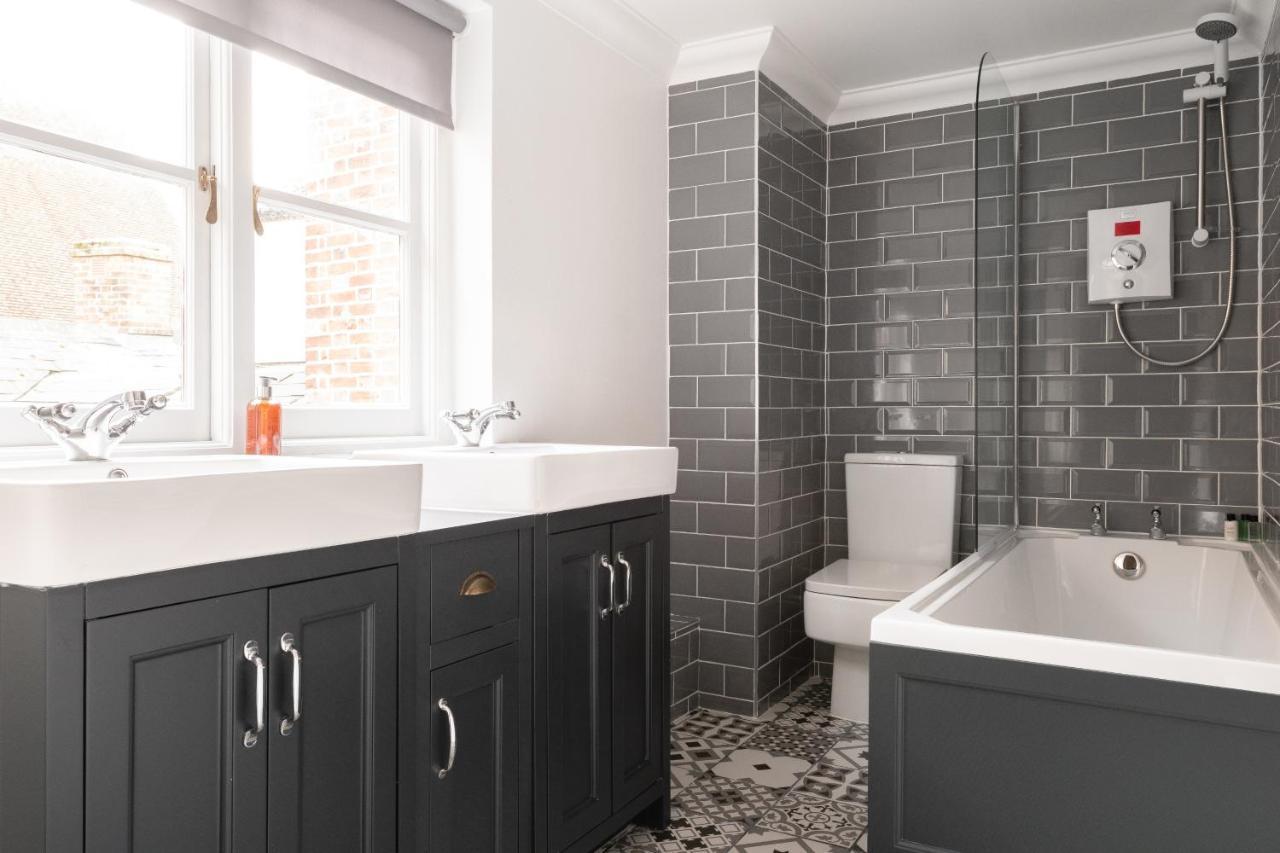 شقة The Oxford Loft - Central & Modern 2Bdr Hidden Gem المظهر الخارجي الصورة